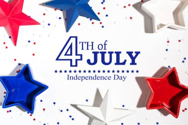 4 Temmuz süslemeleri beyaz bir arka plan üzerinde