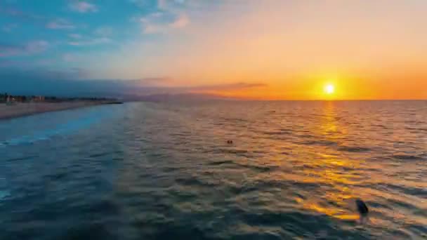 Matahari terbit selang waktu Venesia Beach, CA — Stok Video