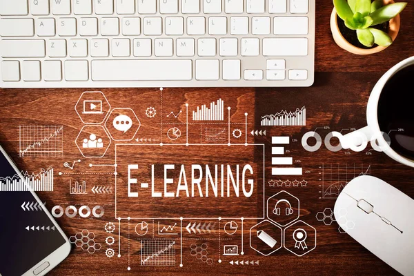 E-Learning con estación de trabajo —  Fotos de Stock