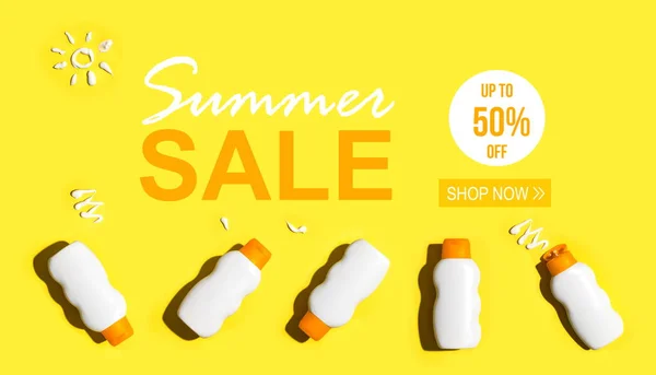 Venta de verano con botellas de protector solar —  Fotos de Stock
