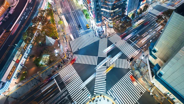 東京の大きな交差点の空撮 — ストック写真