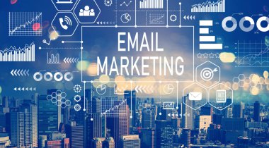 E-posta şehir silueti havadan görünümü ile pazarlama