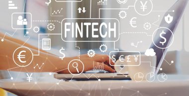 Dizüstü bilgisayar kullanan bir kadının Fintech teması