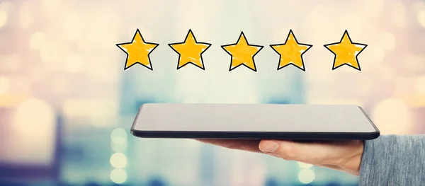 5 Star Rating tablet bilgisayar ile — Stok fotoğraf