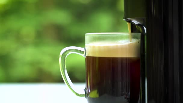 Fare il caffè in un paesaggio naturale — Video Stock