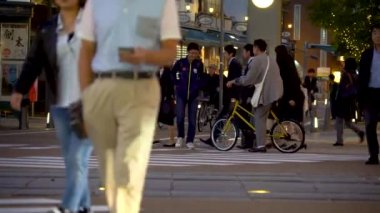 Matsuyama, Japonya - Ekim, 23 2017: Kişi Matsuyama, Japonya'da bir meşgul kavşak arası.