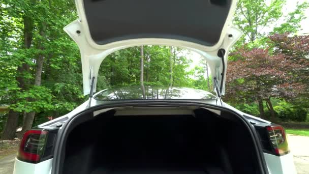 View of the trunk in a brand new white Tesla Model 3. — Stock Video