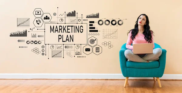 Plano de marketing com mulher usando um laptop — Fotografia de Stock
