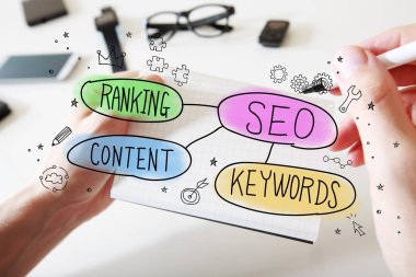 SEO kavramı ile bir dizüstü bilgisayar