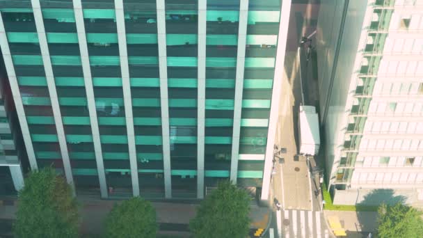 Tokyo Bürogebäude mit Verkehr — Stockvideo