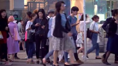 Shibuya, Tokyo, Japonya içinde ünlü kavşak kişi arası