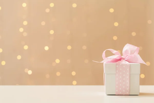 A gift box — Stock Photo, Image