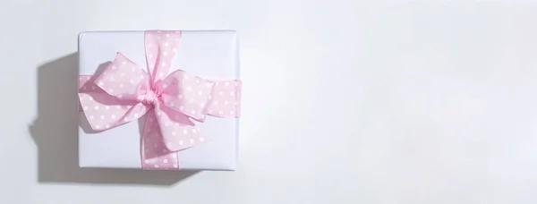 A gift box — Stock Photo, Image