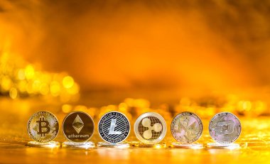 Cryptocurreny sikke altın arka plan üzerinde