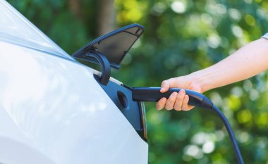 Elektrikli araca yükleme