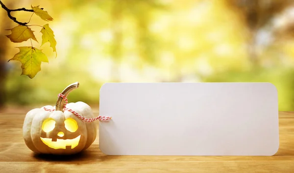 Тыква Хэллоуина на столе — стоковое фото