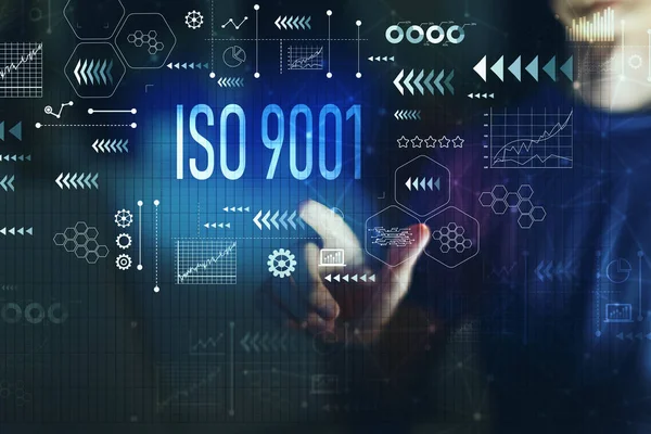 ISO 9001 avec jeune homme — Photo