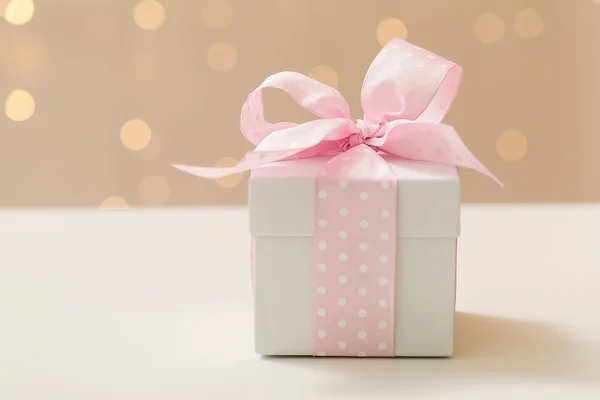 A gift box — Stock Photo, Image