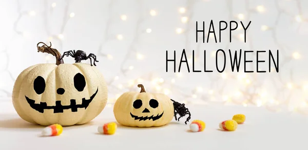 Feliz Halloween mensaje con calabazas con araña —  Fotos de Stock