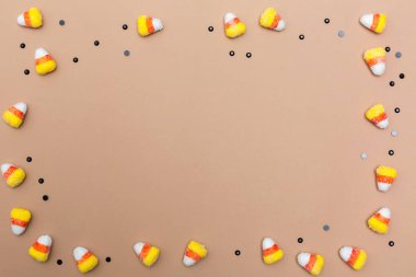 Halloween tema ile şeker kahverengi kağıt üzerinde