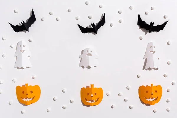 Tema de Halloween com decoração de artesanato de papel — Fotografia de Stock
