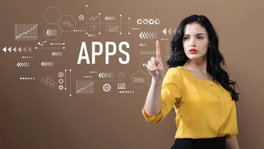 İş kadını kahverengi bir arka plan üzerinde Apps metinle