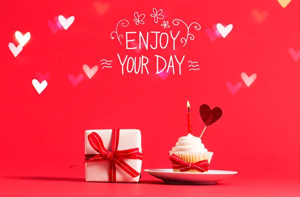 Enjoy Your Day message with cupcake and heart — Stock Photo, Image