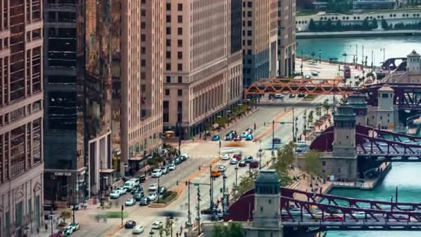 Time-lapse van verkeer langs de Chicago rivierfront — Stockvideo