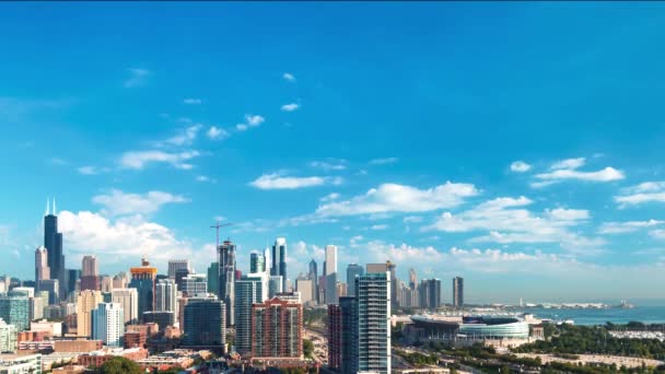 Zeitraffer der Skyline von Chicago mit Wolkenkratzern — Stockvideo