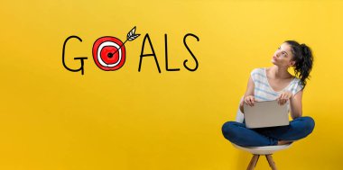 Hedef ile bir dizüstü bilgisayar kullanan kadın ile gol