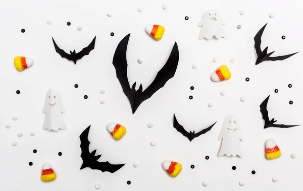 Tema de Halloween com decoração de artesanato de papel — Fotografia de Stock