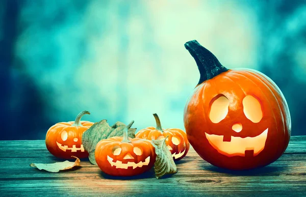 Zucche di Halloween di notte — Foto Stock