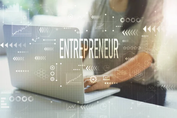 Empreendedor com mulher usando laptop — Fotografia de Stock