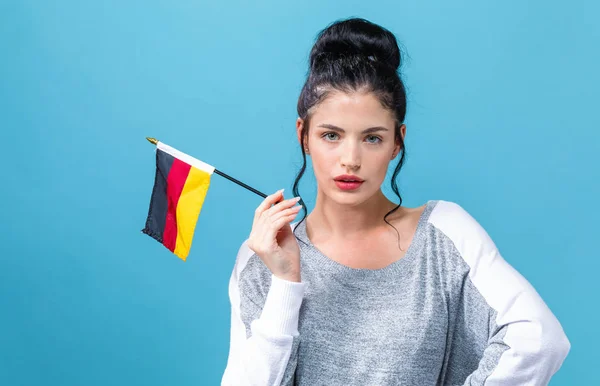 Jovem com uma bandeira alemã — Fotografia de Stock