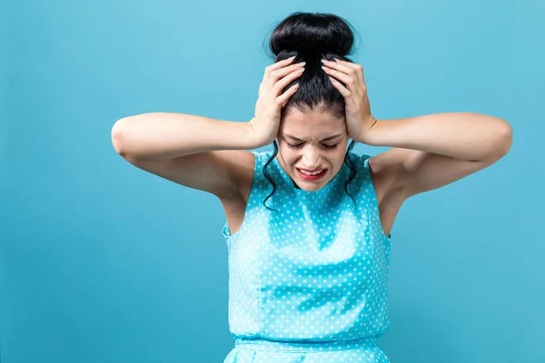 Mulher jovem sentindo-se estressada — Fotografia de Stock