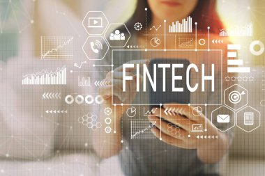 Bir akıllı telefon kullanan kadın ile fintech