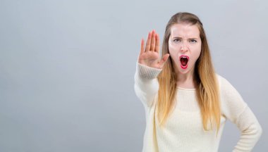 Genç kadın bir ret poz yapma