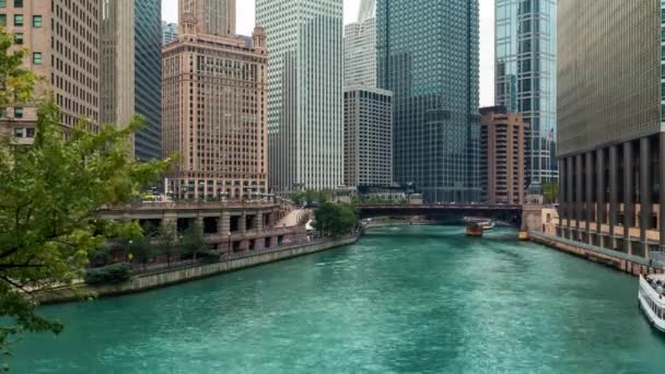 Time-lapse of boats in Downtown Chicago — Stock Video