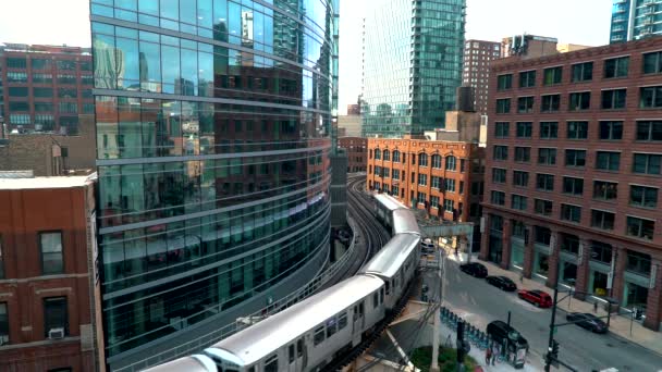 Trains curve through Downtown Chicago — Stock Video