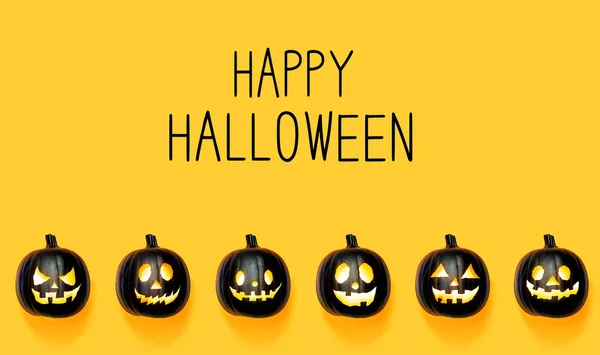 Buon messaggio di Halloween con zucche nere — Foto Stock