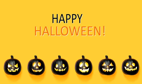 Mensagem de Halloween feliz com abóboras pretas — Fotografia de Stock