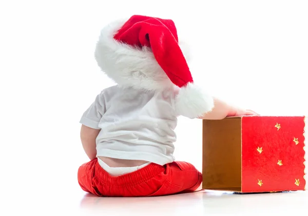 Bébé garçon avec une boîte cadeau de Noël — Photo