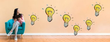 Ampuller ile bir tablet kullanan kadın