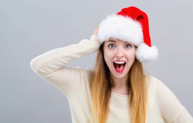 Bir hata yapma Noel Baba şapkası olan kadın