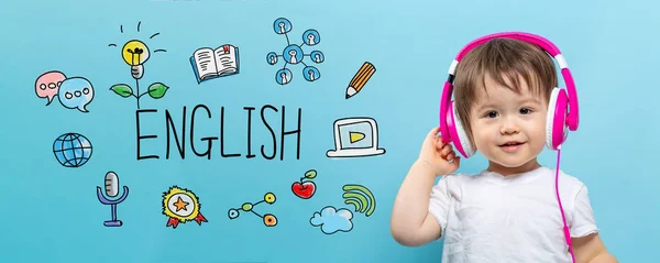 Engelska med småbarn pojke med hörlurar — Stockfoto