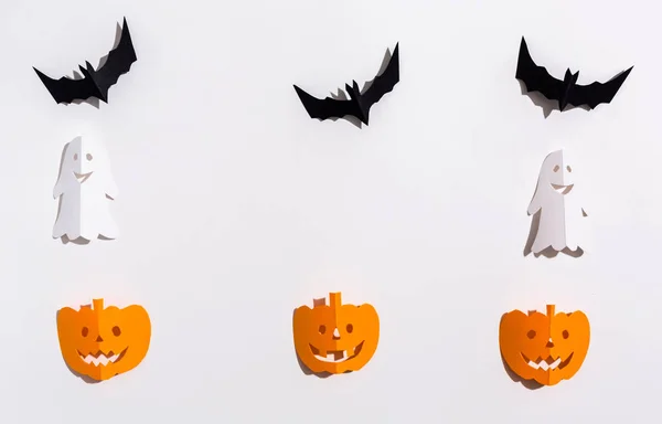 Halloween theme with paper craft decorations — Stock Photo, Image
