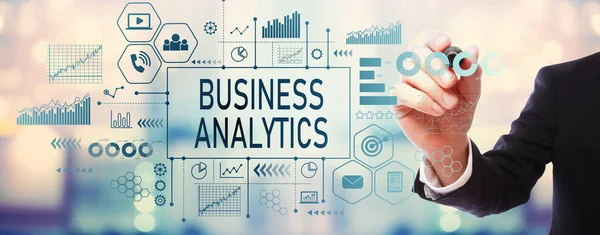 Business Analytics con uomo d'affari — Foto Stock