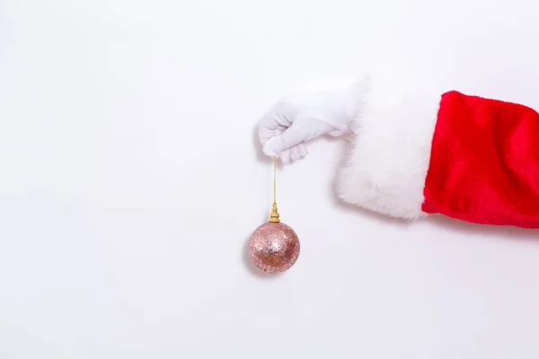 Santa claus drží růžová cetka — Stock fotografie