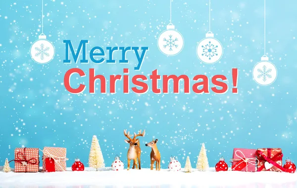 Feliz mensaje de Navidad con renos y regalos de Navidad — Foto de Stock
