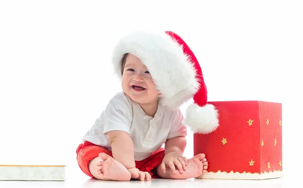 Bébé garçon avec une boîte cadeau de Noël — Photo